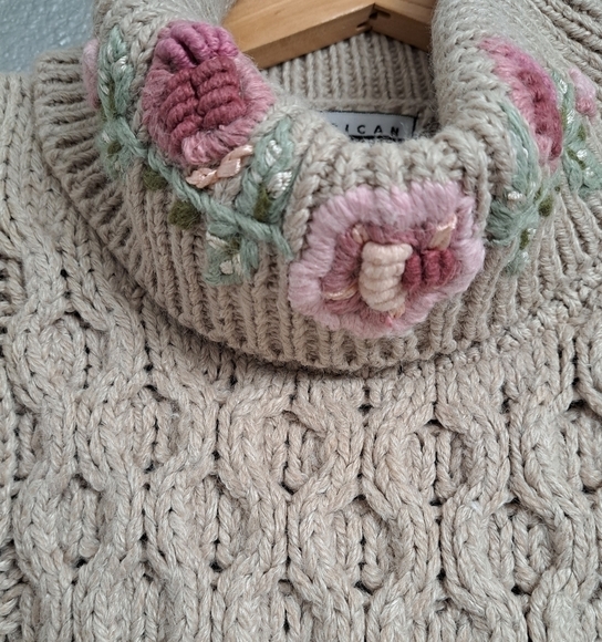 American Weekend Floral Embroidered Turtleneck Tunic Sweater Size L - Picture 2 of 6